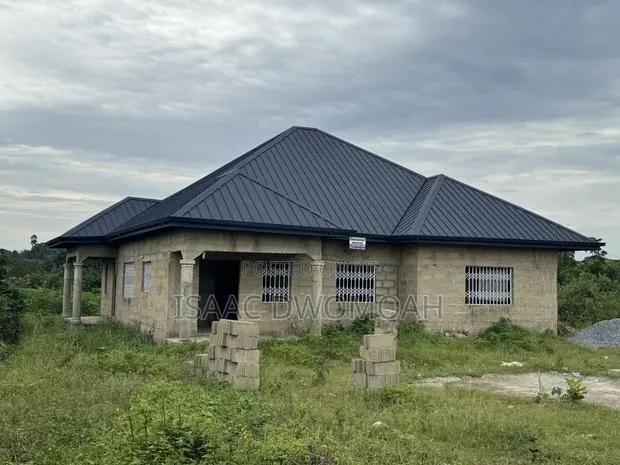 4bdrm House in 4 Bedroom En-Suite, New-Juaben Municipal for sale · Photo 1