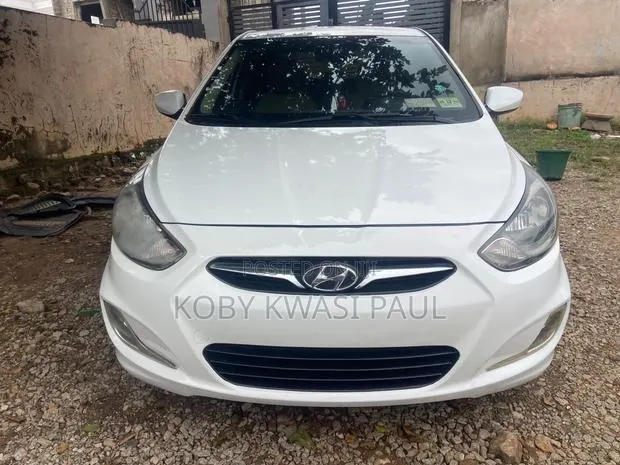 Hyundai Accent GLS Automatic 2012 White · Photo 1