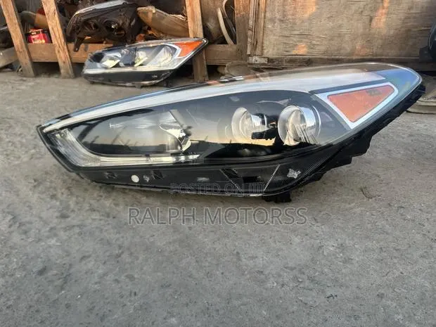 Hyundai Tucson 2018 Headlight · Photo 1
