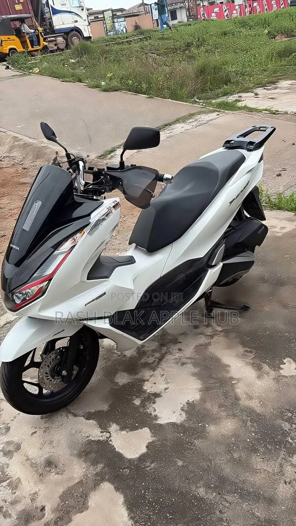 Honda 2023 White · Photo 1