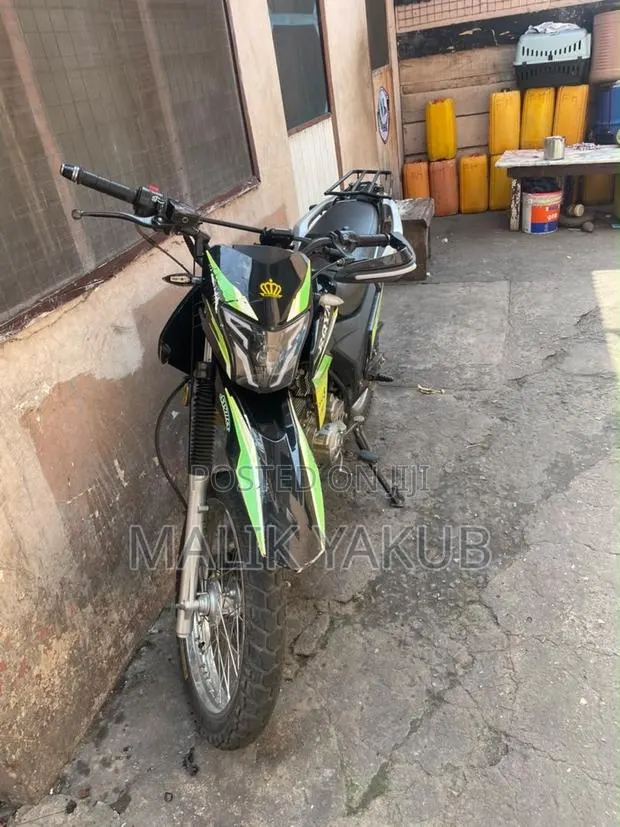 New Royal Motorcycle 2026 Green · Photo 1