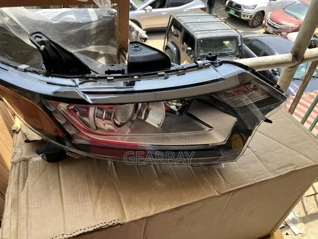 Outlander 2016 2017, 2018 Headlight · Photo 1