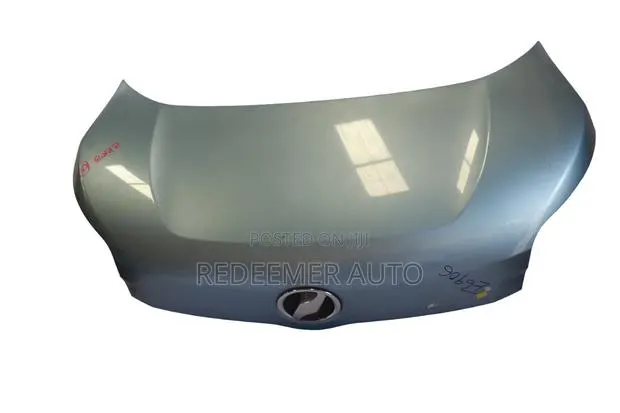 ToYOTA VOXY BONNET 2009,2010,2011,2012,2013,2014,2015,2017 · Photo 1