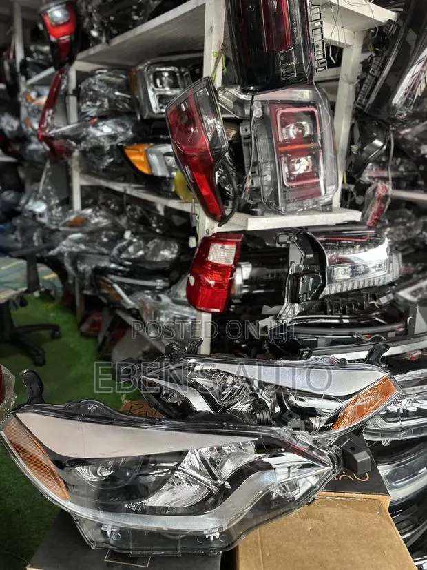 Toyota Corolla 2014-2016 Headlights/Headlamps · Photo 1