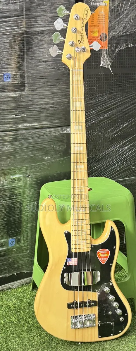 (Active)Jazz Bass Fender Guitar · Photo 1