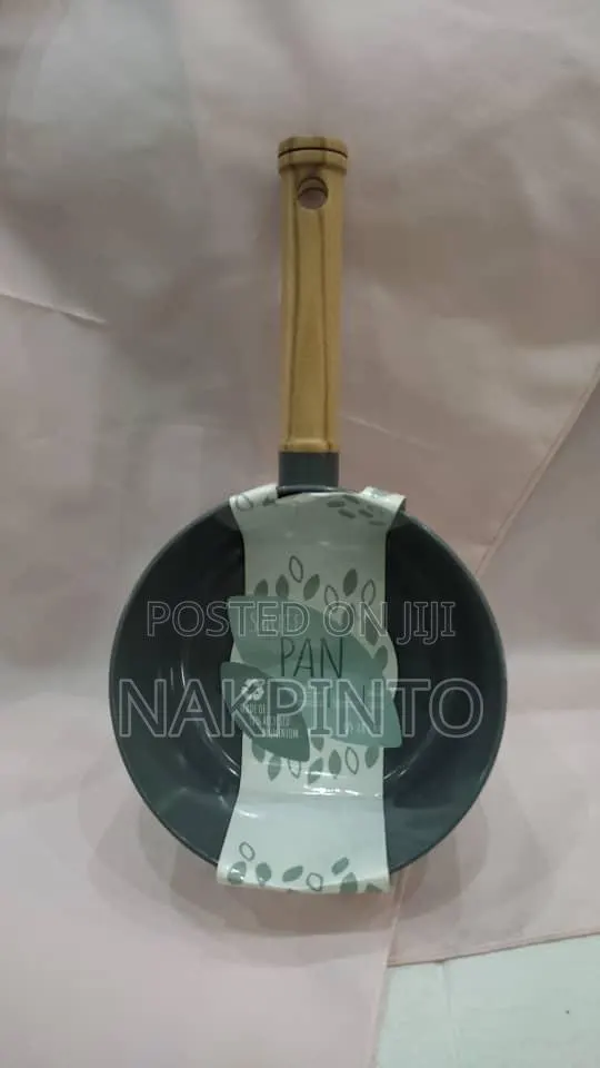 Premium Ceramic Non-Stick Saucepan With Wood-Effect Handle - 16cm · Photo 1