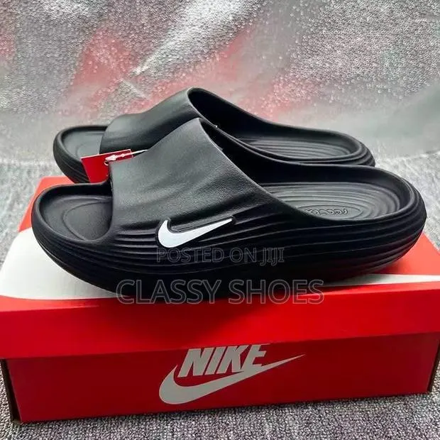 Nike Slides Black and White · Photo 1