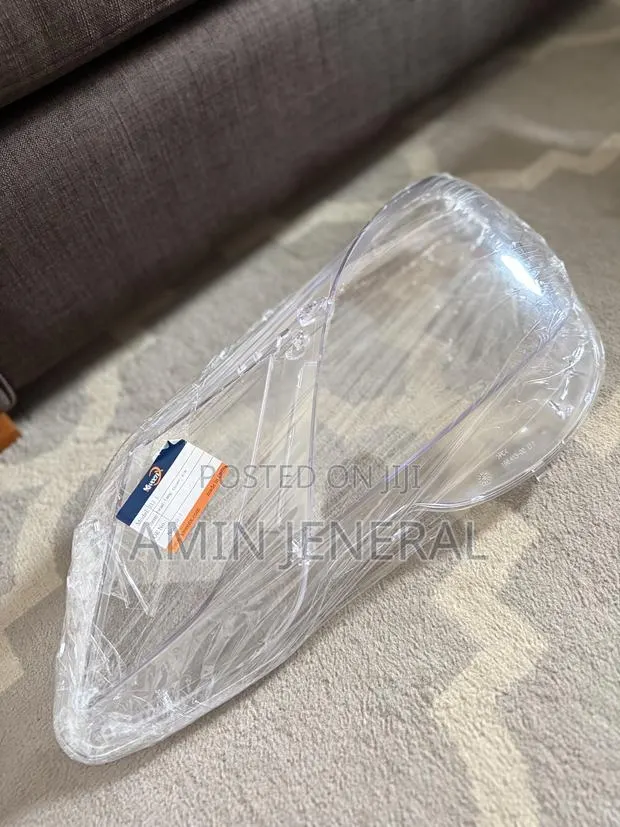 W212 Head Light Cover Old Model · Photo 1