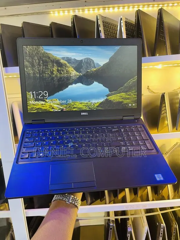 Laptop Dell Inspiron 15 5580 8GB Intel Core i5 SSD 256GB · Photo 1