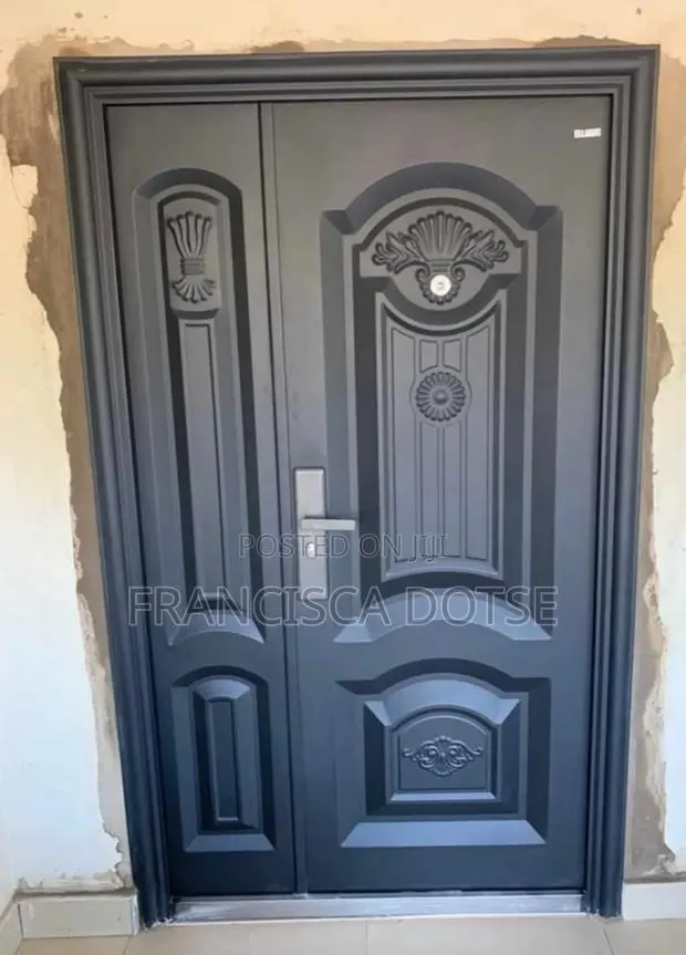 Durable Sed Door · Photo 1