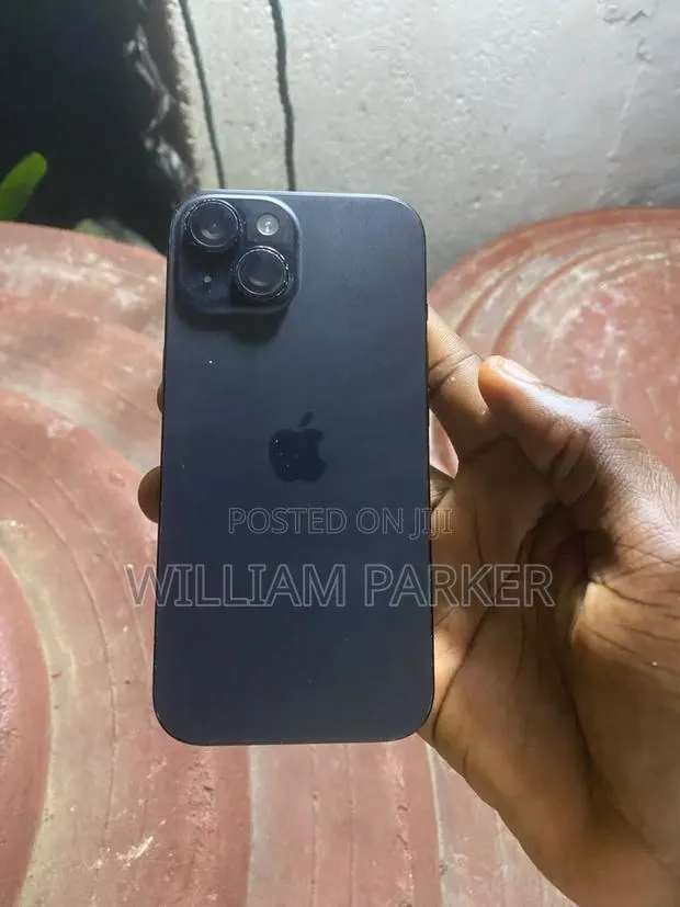 Apple iPhone 15 128 GB Black · Photo 1