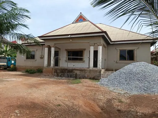 5bdrm House in Kronum, Kumasi Metropolitan for sale · Photo 1