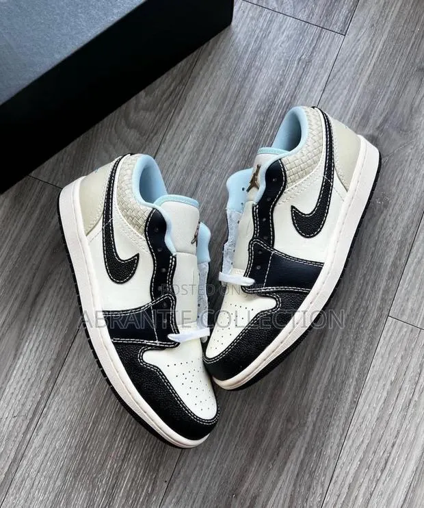 Nike Air Jordan 1 Low Se Milk Glacier · Photo 1