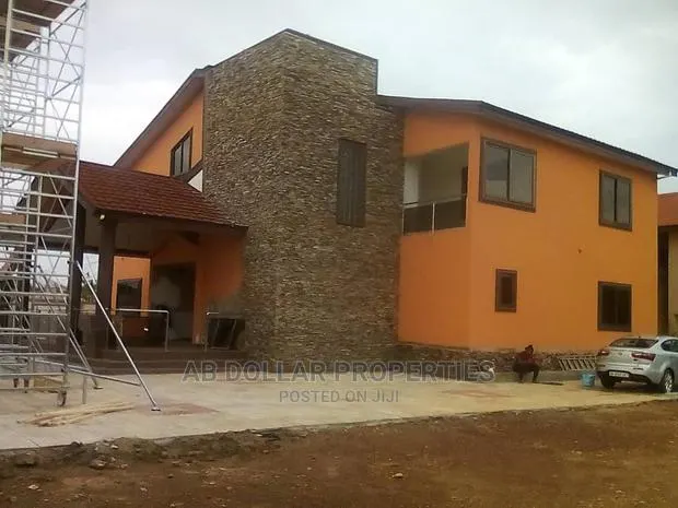 6 Bedroom House Ensuite