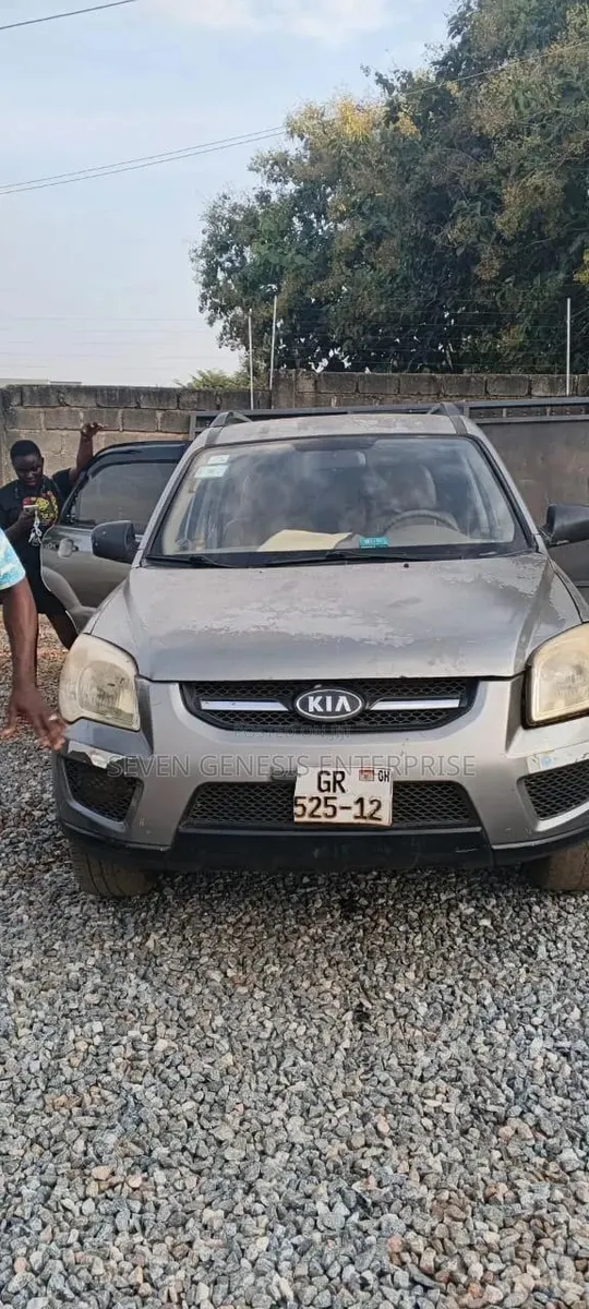 Kia Combi 2008 Silver · Photo 1