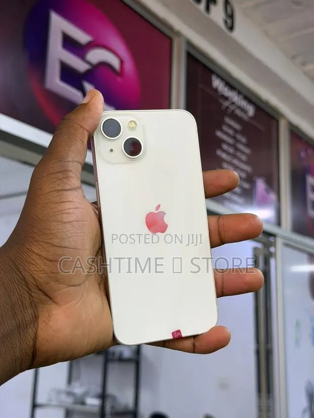 Apple iPhone 13 128 GB White · Photo 1