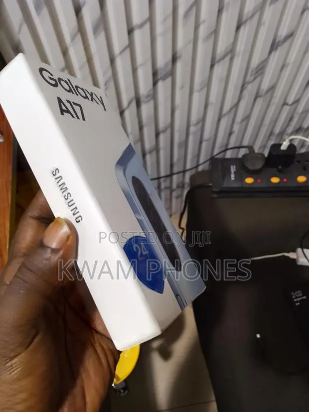 New Samsung Galaxy A17 128 GB Green · Photo 1