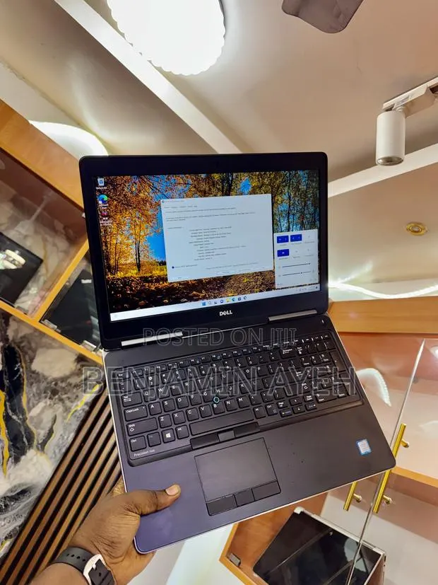 Laptop Dell Precision 7520 16GB Intel Core i7 SSD 256GB · Photo 1