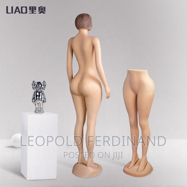 Curvy Full-Body Female Mannequin · Photo 2