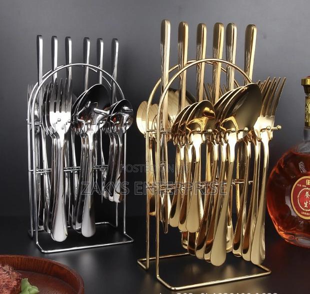 Luxury Cutlery Set 24pcs With Stand · Photo 2