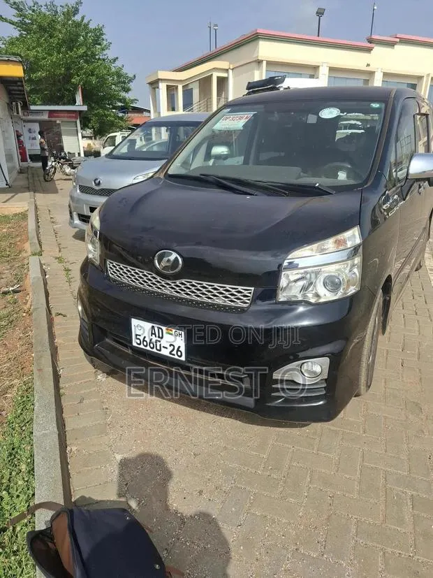 Toyota Voxy 2013 Black · Photo 1