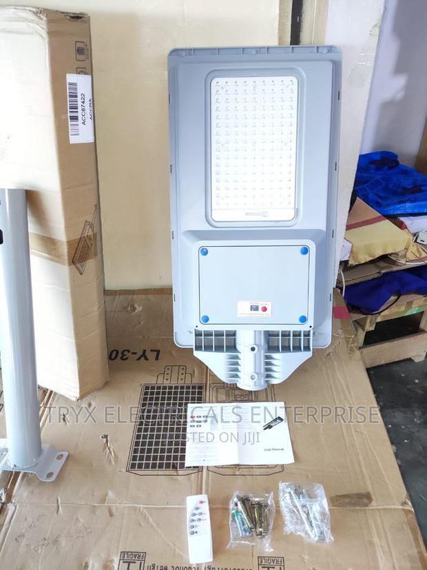 1000W Aurora Lens Solar Street Light · Photo 1