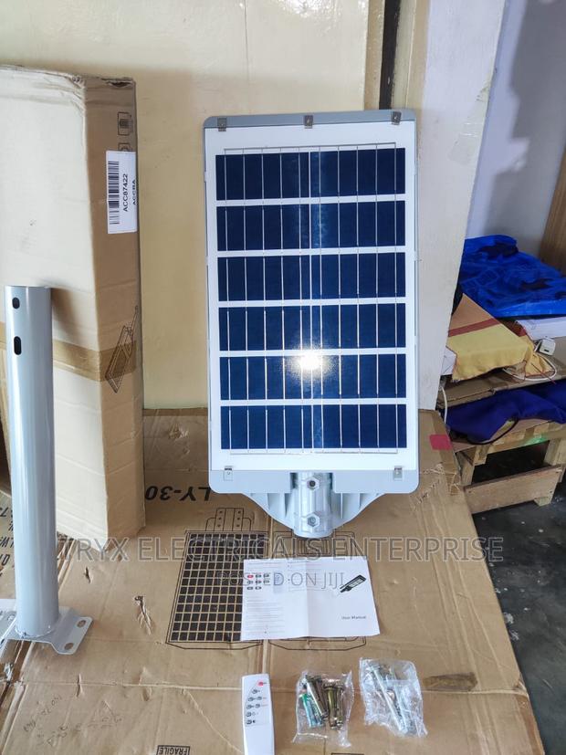 1000W Aurora Lens Solar Street Light · Photo 2