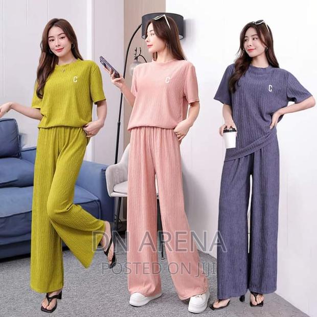 Solid Women 2pcs Casual Wear · Photo 1