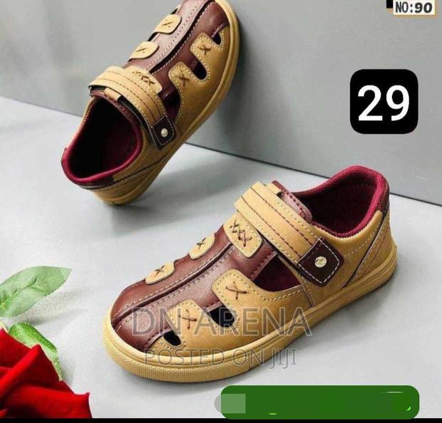 Quality Unisex Sneakers/Sandals · Photo 1