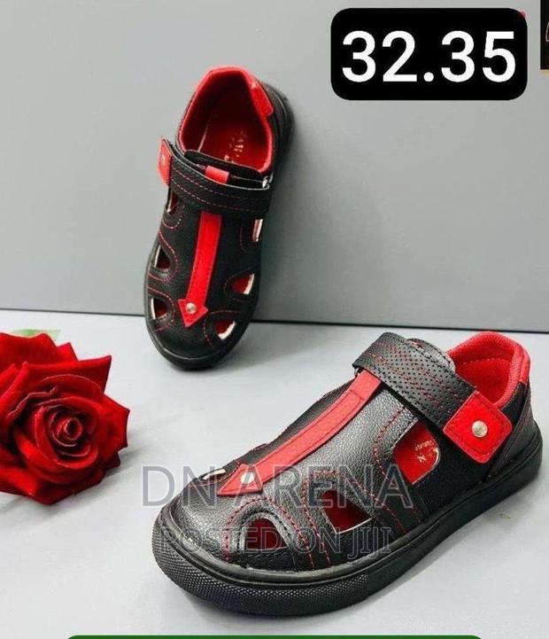 Quality Unisex Sneakers/Sandals · Photo 3