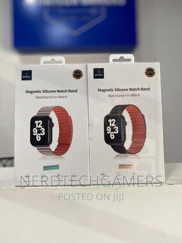 Magnetic Silicone Watch Band · Photo 1