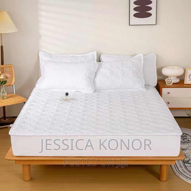 White Mattress Protector · Photo 1