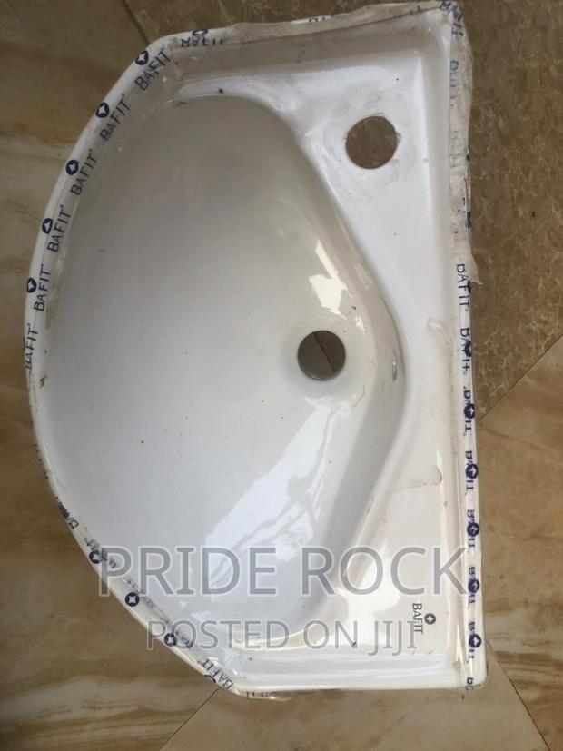 Hanging Wash Hand Basin · Photo 1