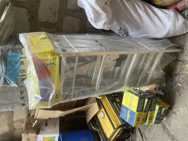 4x4 Folded Aluminum Ladder · Photo 1