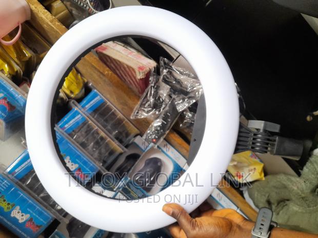 Ring Light 18" With Stand · Photo 2