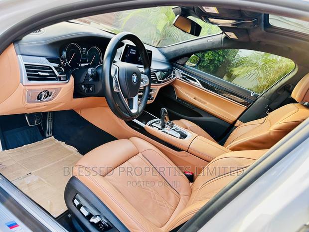 BMW 7 Series 2019 White · Photo 7