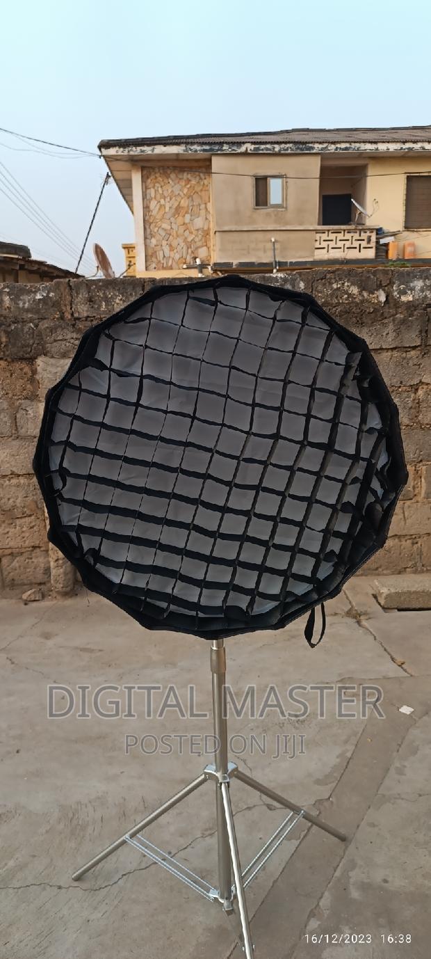 Triopo 65cm Beauty Dish Softbox With Grid and Reflector · Photo 2