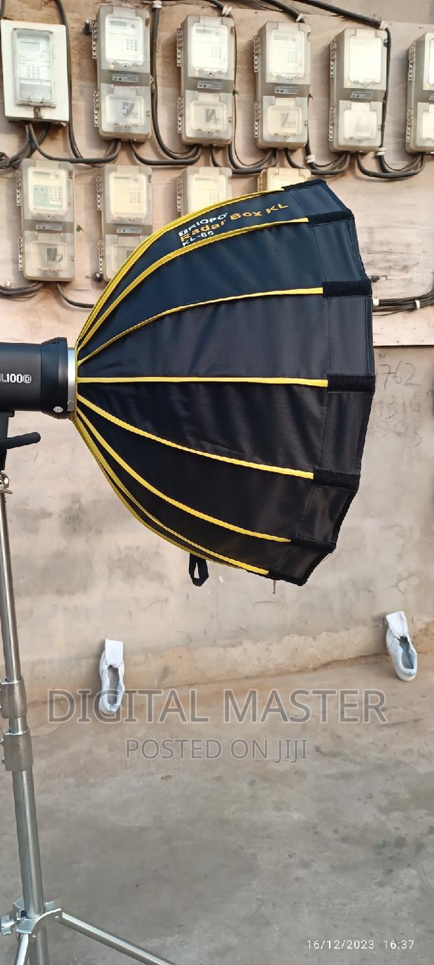 Triopo 65cm Beauty Dish Softbox With Grid and Reflector · Photo 3