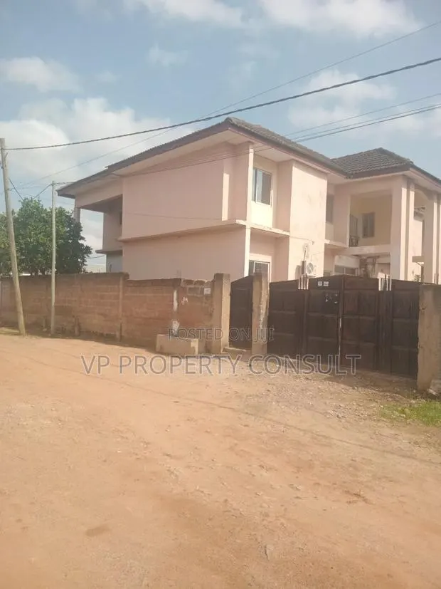 6bdrm House in Bawaleshie for sale · Photo 1