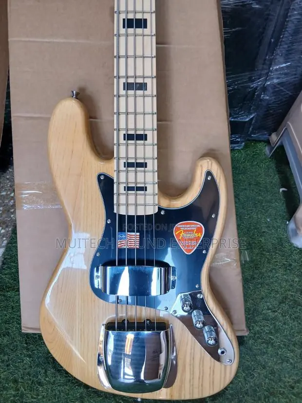 Fender Jazz Bass Guitar · Photo 4