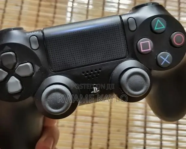 Ps4 Game Controllers · Photo 1