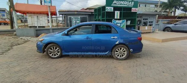 Toyota Corolla 2011 Blue · Photo 1