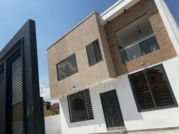 3bdrm Duplex in Xcellence Properties, Tema Metropolitan for sale · Photo 1
