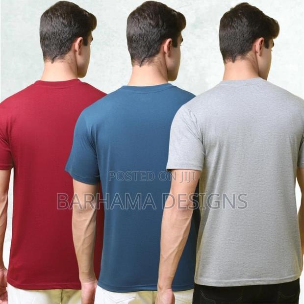 Plain T-Shirt · Photo 2