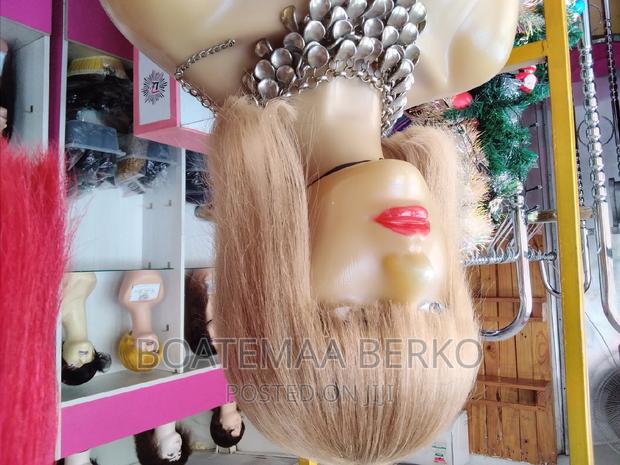 Super Blonde French Cut Wig · Photo 2