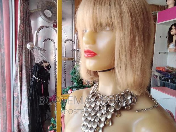 Super Blonde French Cut Wig · Photo 1