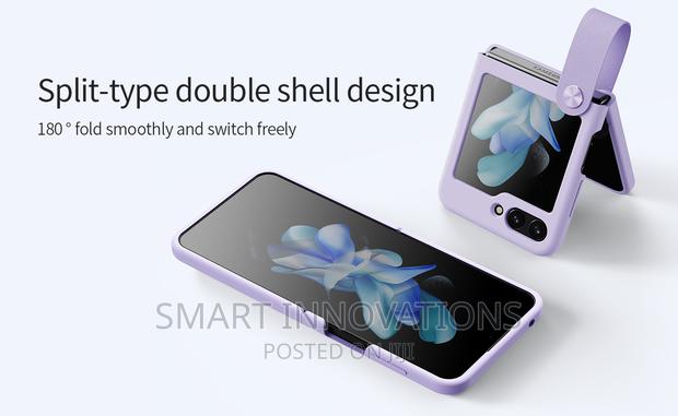 Galaxy Z Flip 5 Liquid Silicone Case · Photo 3