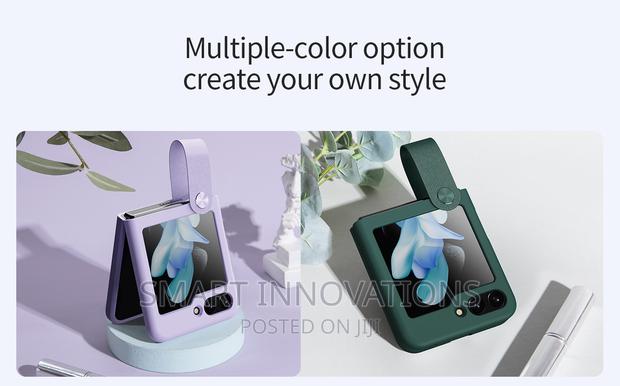 Galaxy Z Flip 5 Liquid Silicone Case · Photo 8
