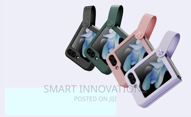 Galaxy Z Flip 5 Liquid Silicone Case · Photo 1