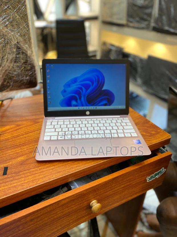 New Laptop HP Stream Laptop 2GB Intel Celeron SSD 32GB · Photo 5
